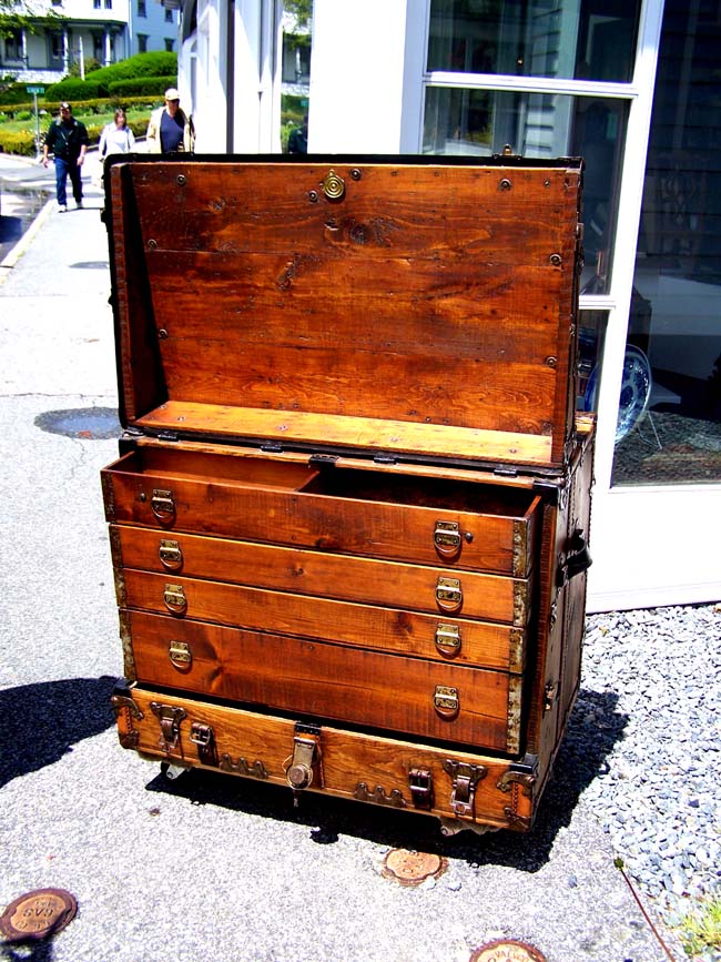 A beautifully restored "VAUDEVILLE" Trunk circa 1910-1920. — image 2